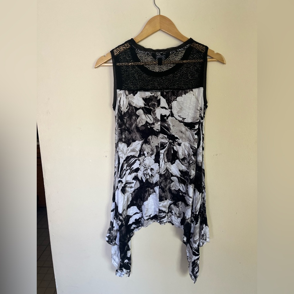 Simply Vera Vera Wang Black & White Floral Lace Hem Tank Top - XS